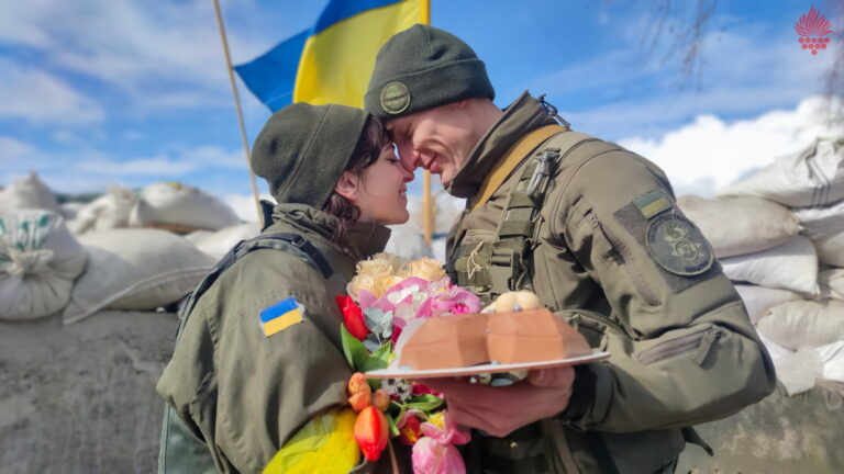 Історія подружжя з вінницької бригади, що обвінчалося просто на блокпосту