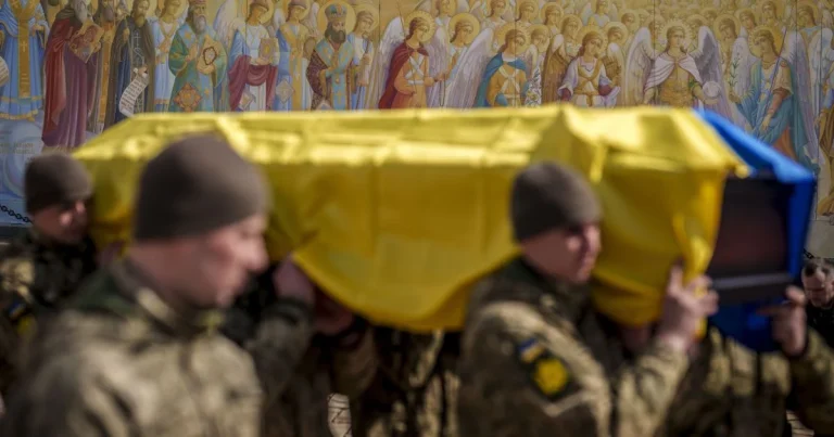 В Україну повернули тіла 909 полеглих захисників