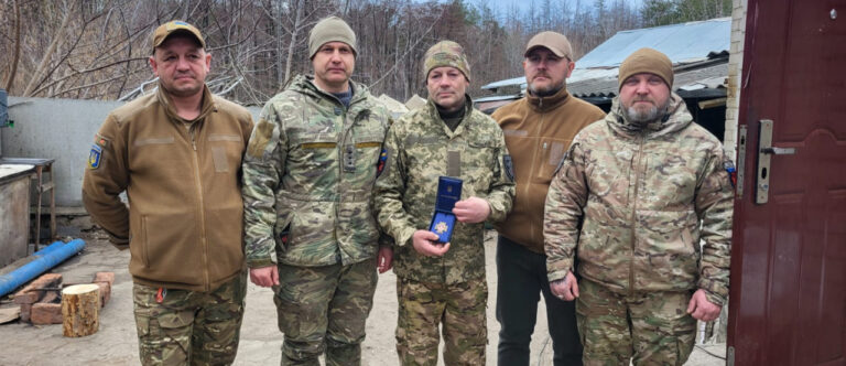 Взяв у полон п’ятьох окупантів: молодший сержант з вінницької бригади отримав нагороду