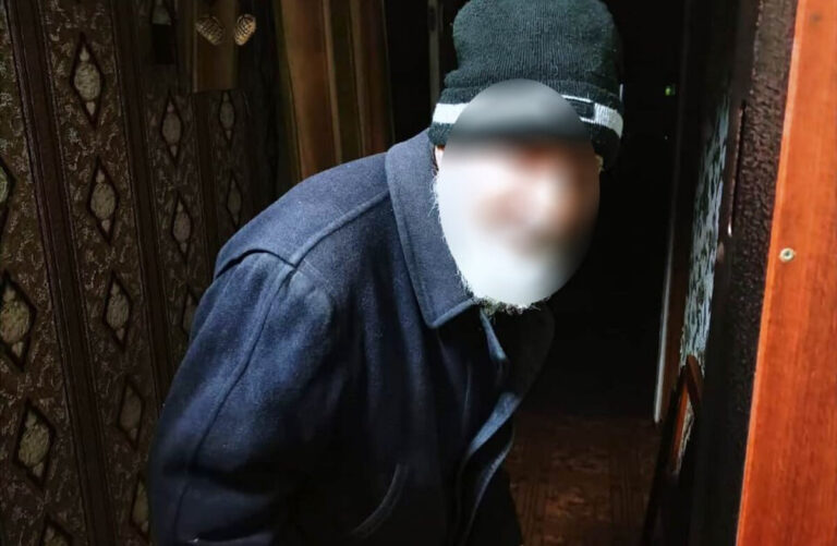 Вінницькі патрульні допомогли літньому чоловіку дістатись додому