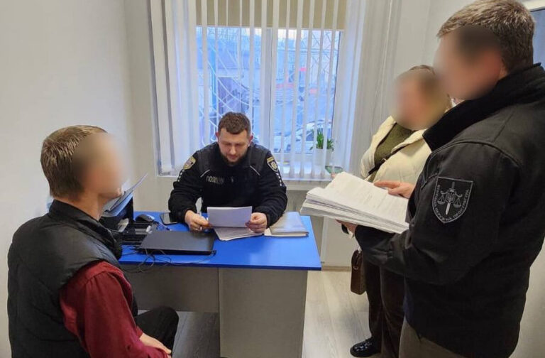 Продавав бойові гранати та наркотики: у Вінниці затримали чоловіка