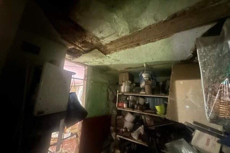 Блискавка зруйнувала будинок у місті Бар на Вінниччині (ФОТО)