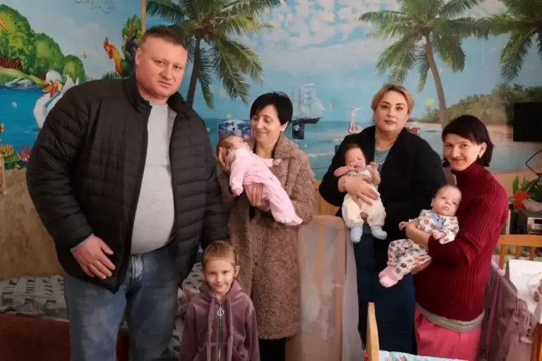 Родині з Могилів-Подільського району, де народилися трійнята, передали допомогу