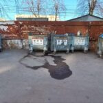 Вінничанка виливала рідкі відходи в сміттєвий контейнер