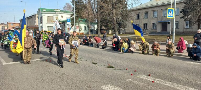 Немирівська громада попрощалася з полеглим Героєм-захисником