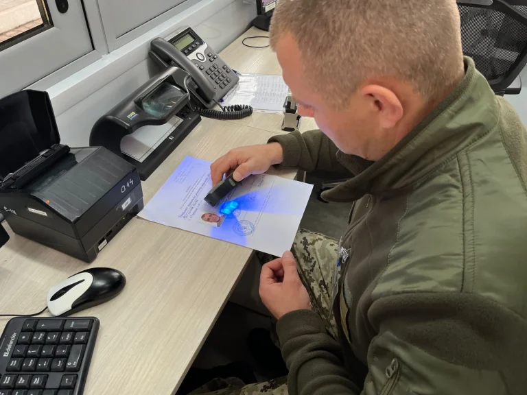 «Купив» трьох дітей: на Вінниччині прикордонники викрили псевдобатька-втікача