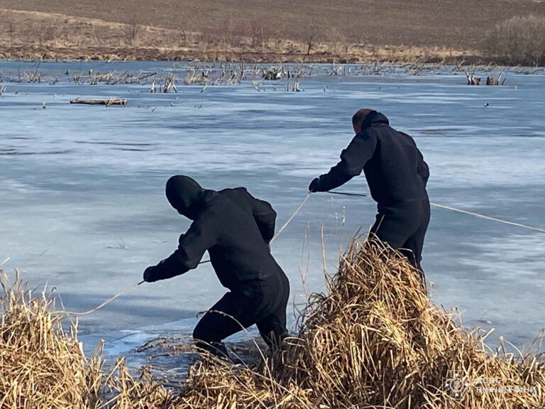 На Вінниччині водолази ДСНС дістали з водойми тіло чоловіка