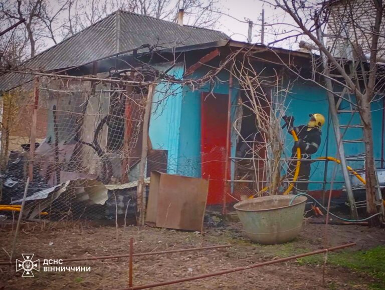 У Вінницьких Хуторах на подвір’ї одного з домоволодінь загорілась газова труба