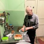 «Борщ і відбивні для Героїв»: як кухар з Вінниччини годує поранених на Покровському напрямку