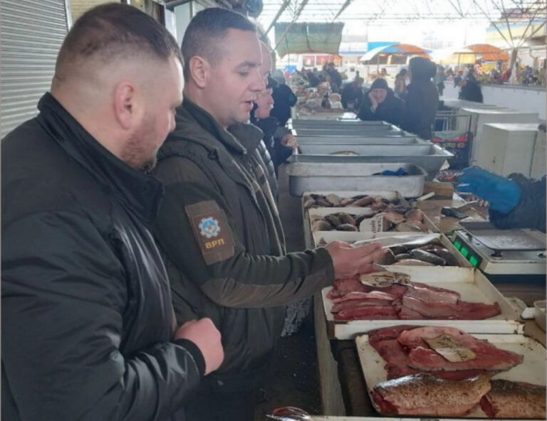 У Вінниці перевірили продаж живої риби на базарах: результати