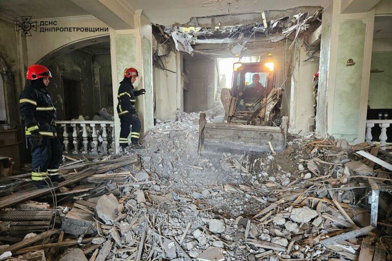Рятувальники завершили роботи на місці ракетної атаки у Кривому Розі