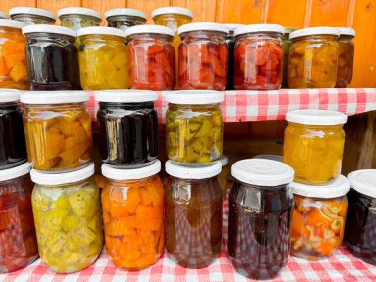 Чи можна перевозити закрутки через кордон: що потрібно знати