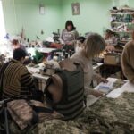 У швейному цеху на Вінниччині безкоштовно відшивають одяг та амуніцію для захисників