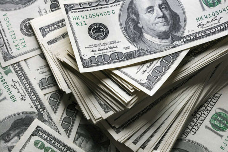 Долар дешевшає другий день поспіль: курс валют на 28 березня