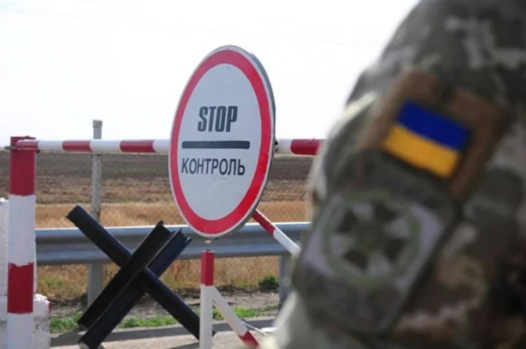 Уряд ухвалив нові правила виїзду за кордон для представників культури та медіа