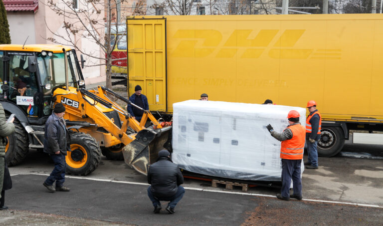 Вінницькі ліцеї отримали потужні генератори для безперебійного навчання