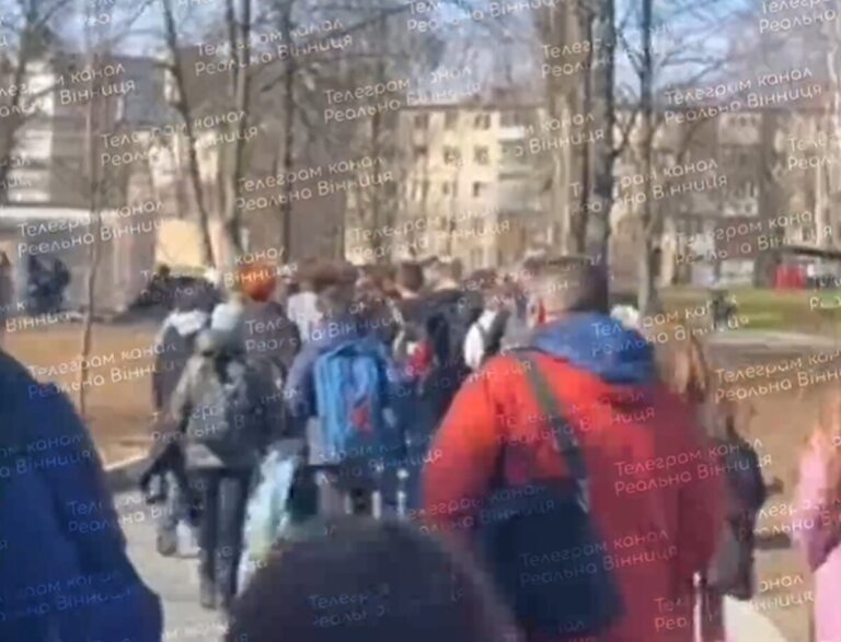 У Вінниці повідомляють про масове замінування шкіл