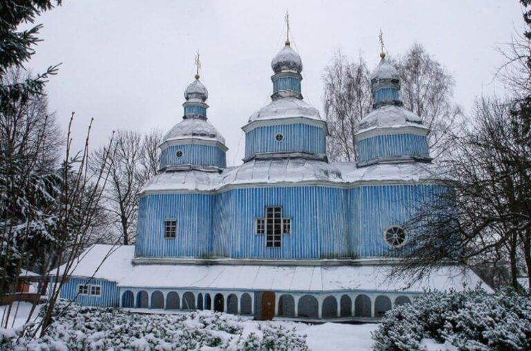 У Японії вийде книга про українські деревяні церкви, де згадують найстаріший храм Вінниці (Фото)