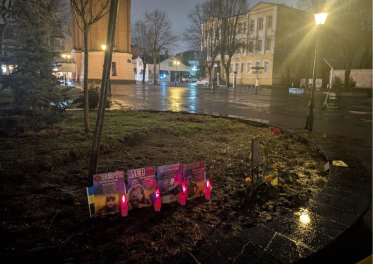 Вінничани збирають підписи, щоб повернути прапорці пам’яті на Європейську площу