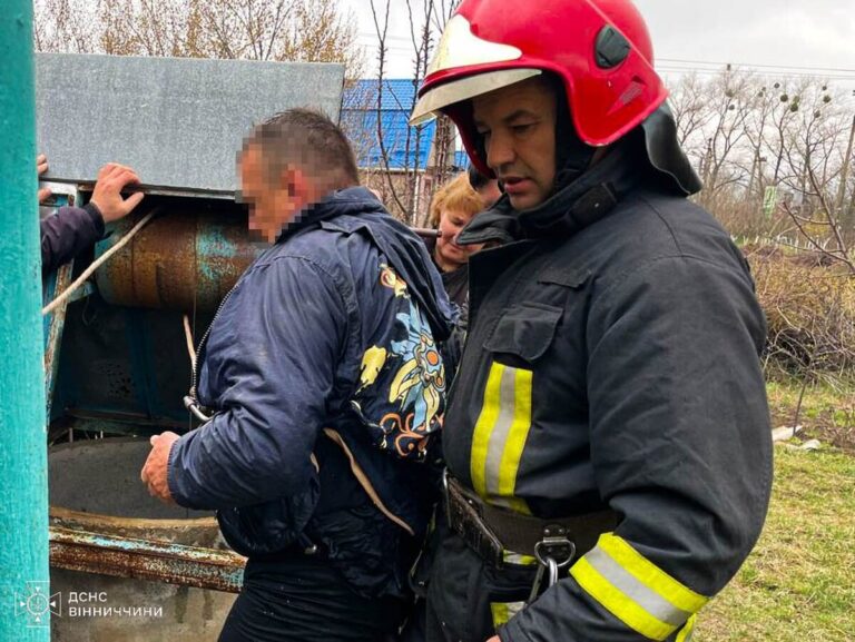 На Вінниччині з криниці дістали 56-річного чоловіка (ФОТО)