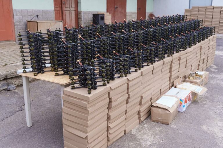 400 FPV-дронів та 300 окопних свічок передав захисникам Міжрегіональний координаційний гуманітарний штаб