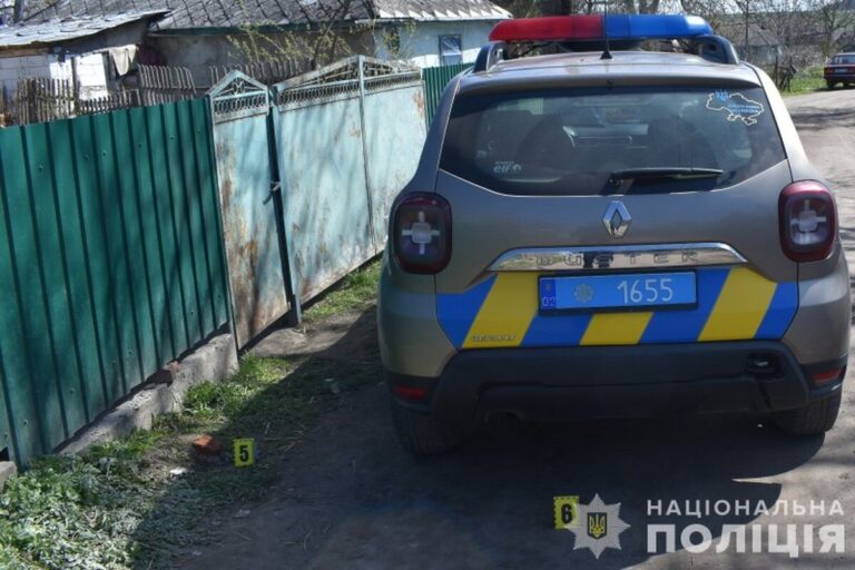 На Вінниччині двоє чоловіків напали з сокирами на поліцейських (ФОТО)