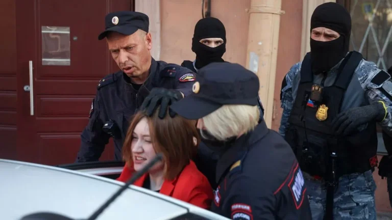 В росії ув’язнили 19-річну дівчину за висловлювання проти війни в Україні