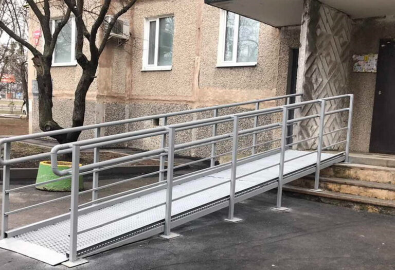 Доступність для всіх: у Вінниці активно встановлюють пандуси