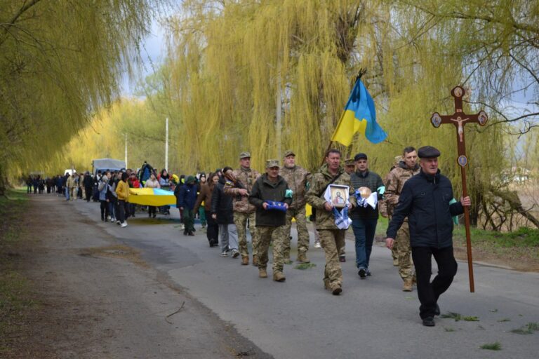 У Бершадській громаді прощались із 44-річним героєм добровольцем
