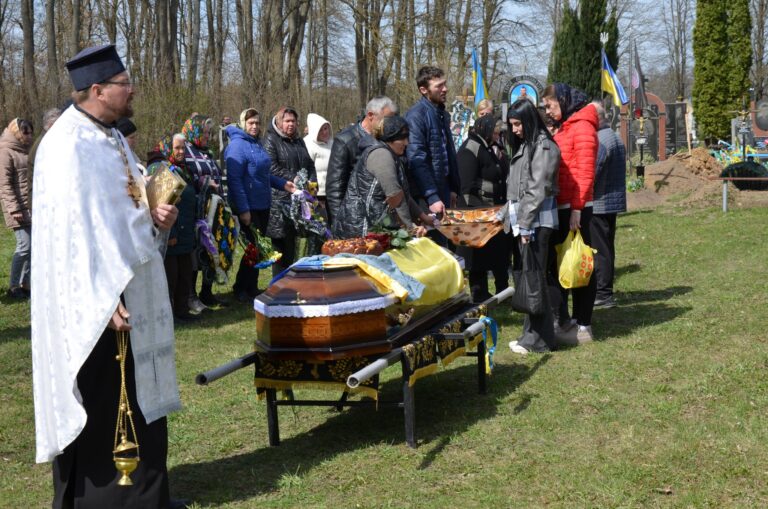 Літинщина прощалася з Героєм: Віктор Слободяник знайшов спочинок на батьківщині