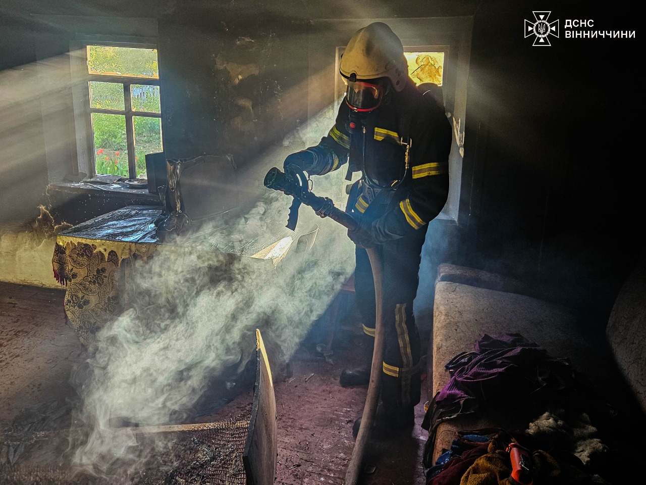Рятувальники Вінниччини гасили будинки, авто й гектари сухостою