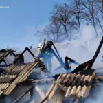 Впала на ліжко: у Вінниці через свічку загорівся будинок