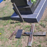 У селі на Вінниччині невідомі вчинили вандалізм на кладовищі (ФОТО)