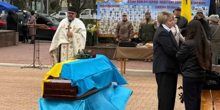 Ладижин попрощався з Героєм: Володимир Бурдейний повернувся додому на щиті