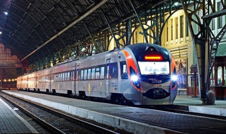 Укрзалізниця запускає додатковий рейс на популярний напрямок, що курсує через Вінницю