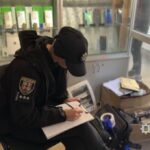 У Вінниці чоловік обікрав кіоск з мобільними телефонами