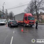У Вінниці вантажівка наїхала на жінку: потерпіла в лікарні