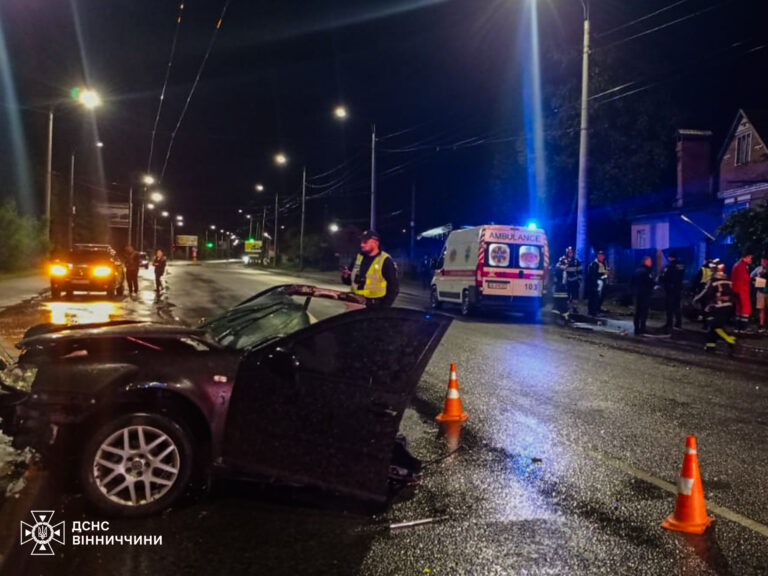 Автівку розірвало навпіл: у Вінниці трапилася моторошна ДТП. ОНОВЛЕНО