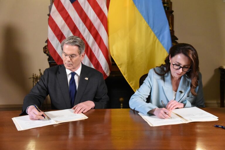 Україна та США підписали угоду про надра: основні тези