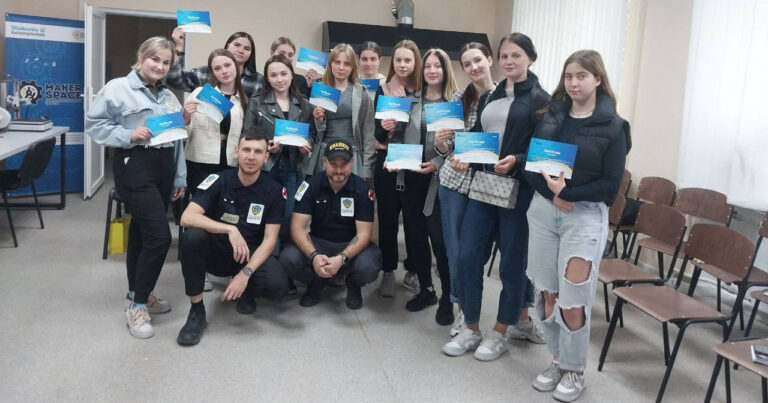 Мінішкола виживання: для підлітків провели тренінги з безпеки та психологічної стійкості