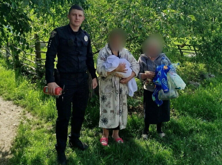 Вибухнув балон: на Вінниччині поліцейський врятував житло жінки з немовлям