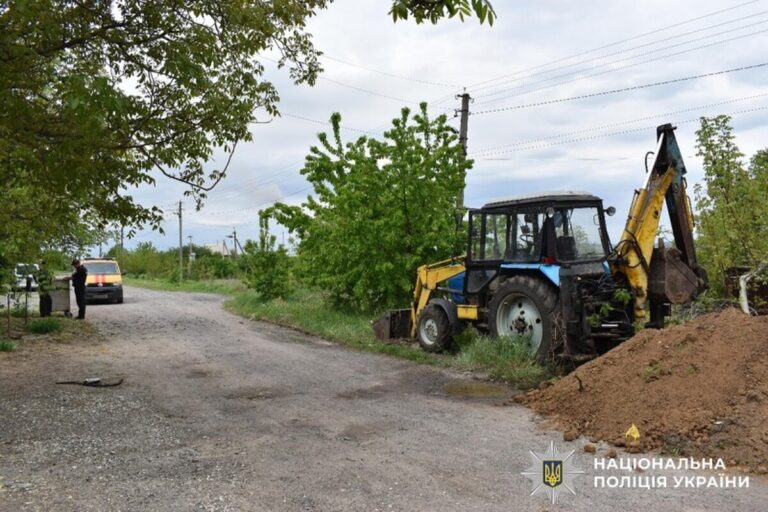 Обурився відключенням газу через борг: у Гайсинському районі чоловік підпалив екскаватор