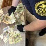 На Вінниччині українка з іноземцем хотіли вивезти китайські купюри 1948 року (ФОТО)
