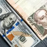 Долар та євро подешевшали: курс валют на 30 травня