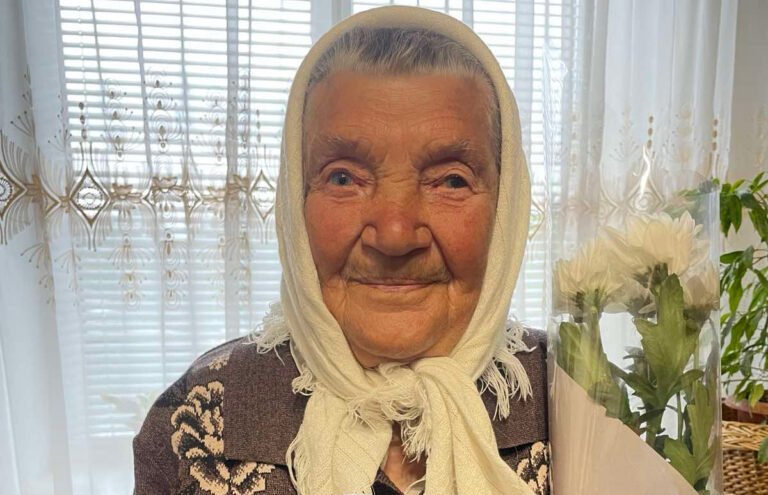 У Липовецькій громаді привітали 95-річну жительку села Росоша