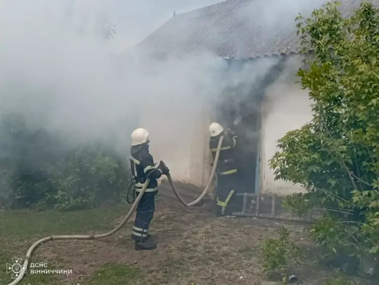 На Вінниччині спалахнуло 11 пожеж: горіли будинки та відкриті території (ФОТО)