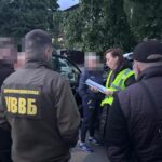 Вчителька географії з Вінниччини організувала схему переправлення чоловіків через кордон