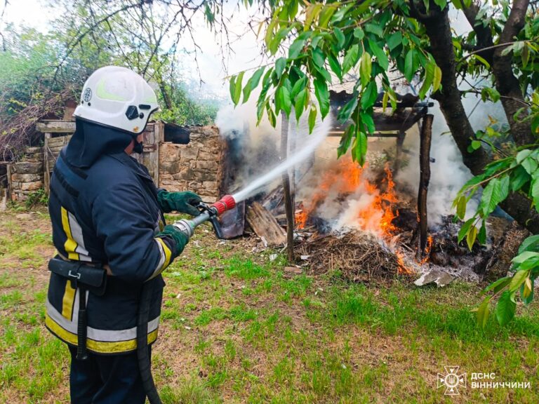 Ямпіль і Вінниця: швидка реакція рятувальників врятувала будівлі від масштабної пожежі