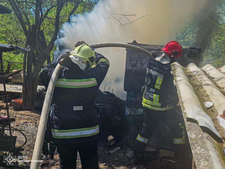 Пожежа в літній кухні: у Немирові постраждала 54-річна жінка