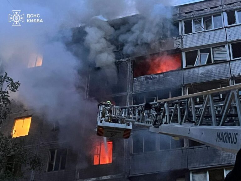 Росіяни атакували багатоповерхівки у Киві: є загиблі та постраждалі (фото)
